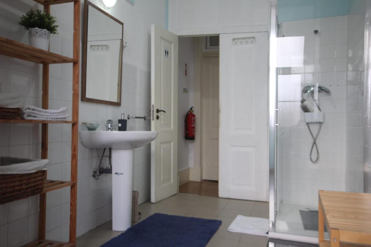 Romantic Chiado 7 -Private Small Single Room With No Outside Window ลิสบอน ภายนอก รูปภาพ