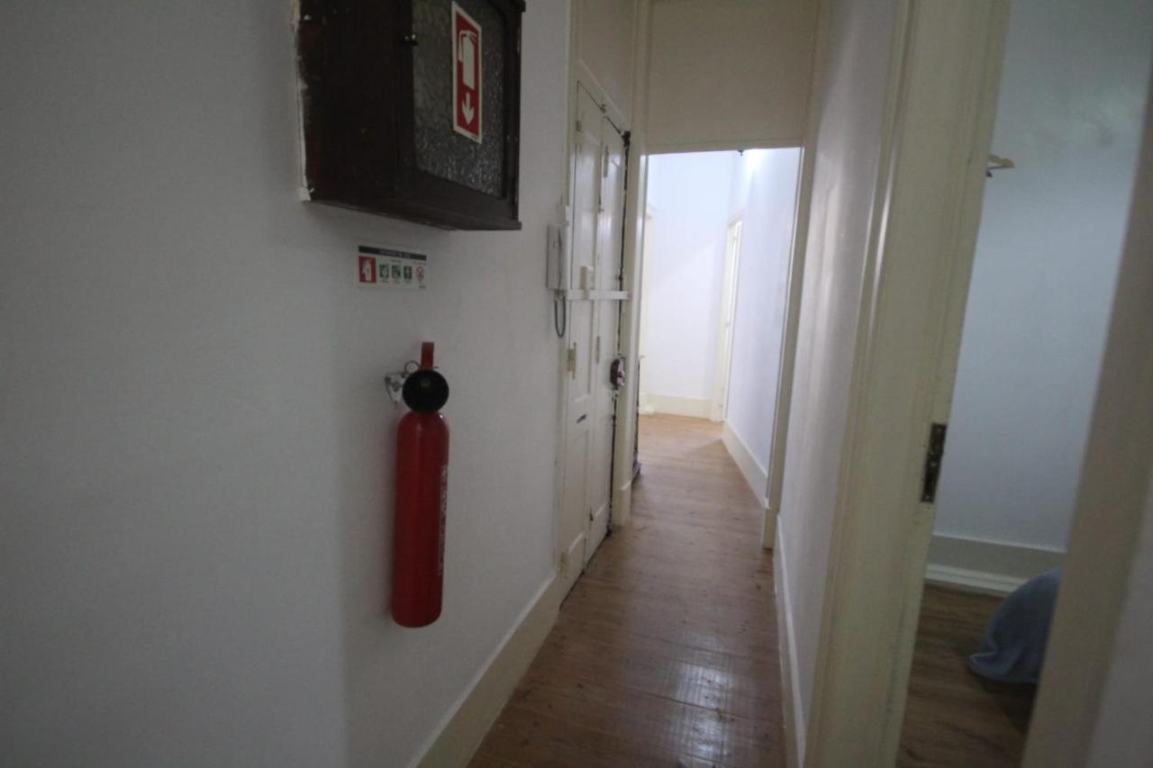 Romantic Chiado 7 -Private Small Single Room With No Outside Window ลิสบอน ภายนอก รูปภาพ