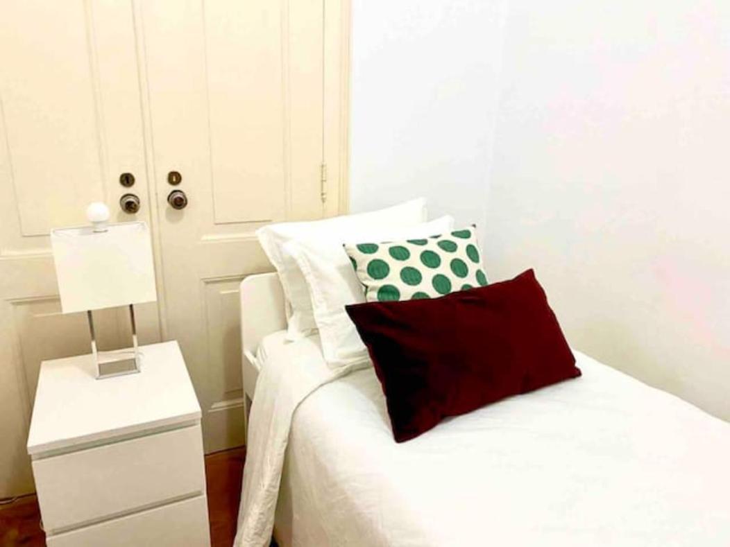 Romantic Chiado 7 -Private Small Single Room With No Outside Window ลิสบอน ภายนอก รูปภาพ